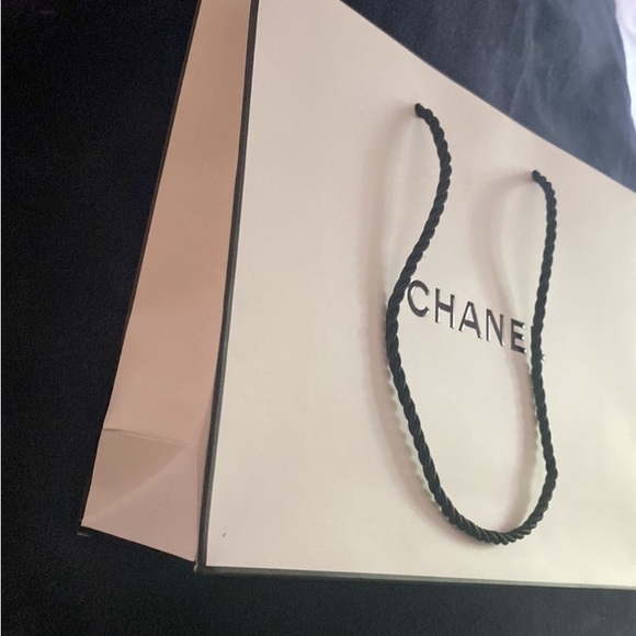 CHANEL Bag - Picture 2 of 6